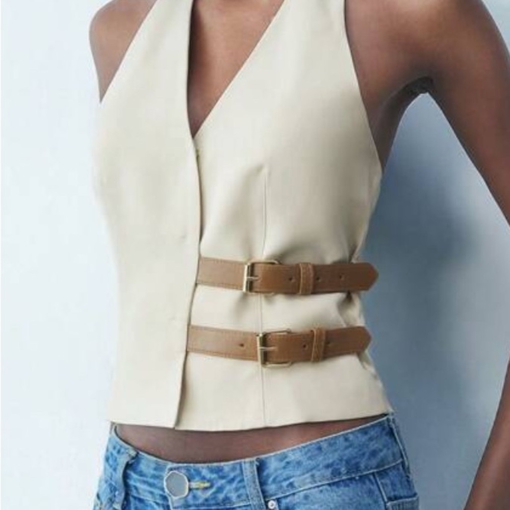Stylish Cream Sleeveless Top with Tan Accents